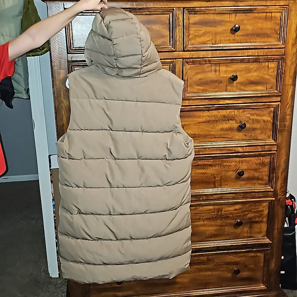 Womens nwots Pink SODA SPORT sz large long puffer vest. Heavy duty with hood!!